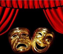 Gazeteci Mehmet Ali Ekmekçi Sahneye Çıktı: Sahne Işıkları Bu Kez Minik Kalpler İçin Yandı!