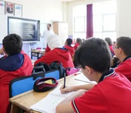 “Özel okullar devletin ücretsiz kitaplarını çöpe atıyor, velileri soyuyor!”