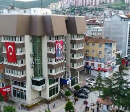 “Sanal Gündemlerle, Açılış Rüzgarlarıyla Siyaset Olmaz!”