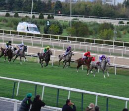 DEMRENİN KIZI, AGSYD Geleneksel Koşusu’nun Şampiyonu Oldu