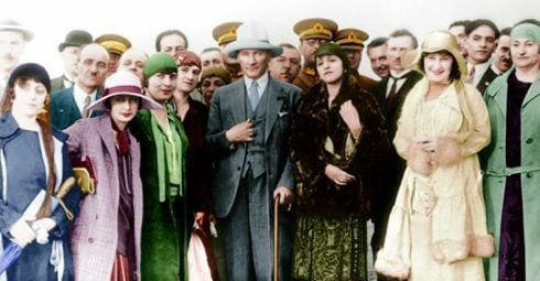 Cumhuriyet’in Kadınları Sahneye Çıkıyor