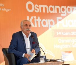 Bursa’da düzenlenen kitap fuarında edebiyatın kalbi atıyor