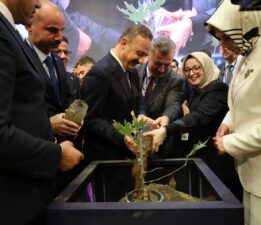 Anahtar Parti 1’nci yaşında 30 bin kişiyle salona sığmadı