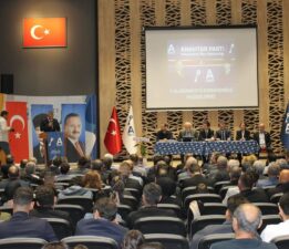 Anahtar Parti’den Karacabey’de Gövde Gösterisi! Salona Sığmayan Kongrede Yıldırım Güven Tazeledi