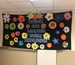 Aynı Bahçenin Farklı Çiçekleriyiz!