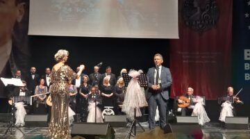 Bursa’daki Konserde Belediye Başkanı Parmak Isırttı