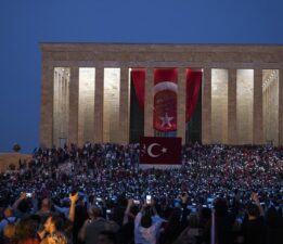 “Cumhuriyet İçin Anıtkabir’deyiz!”