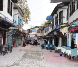 Aileler Mahallelerine Geri Dönmeye Başladı