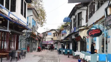 Aileler Mahallelerine Geri Dönmeye Başladı