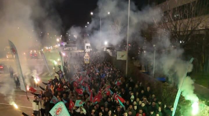 Oyak Renault İşçisinden Sabaha Karşı Eylem