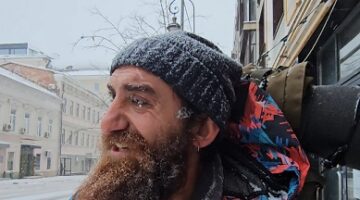 Genç Yönetmenden Yürekleri Isıtan Yolculuk: Otostopla Dünyayı Geziyor