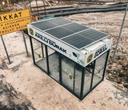 Kendi Enerjisini Üreten Akıllı Duraklar Hizmete Girdi