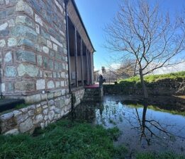 ULUABAT GÖLÜ TAŞTI, 625 YILLIK VALİDE SULTAN CAMİSİNİ SU BASTI