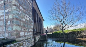 ULUABAT GÖLÜ TAŞTI, 625 YILLIK VALİDE SULTAN CAMİSİNİ SU BASTI