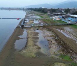 İznik Gölü Alarm Veriyor: Yağışlara Rağmen Çekilme Sürüyor, Bölge Endişeli