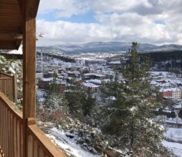 Çocuklara ve İlçe Halkına Duyduğu Sevgiyle Örnek Bir Lider