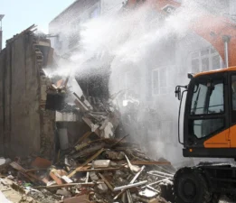 “Paramızı Aldınız, Belgeleri Verdiniz, Şimdi Yuvamızı Yıkıyorsunuz!”
