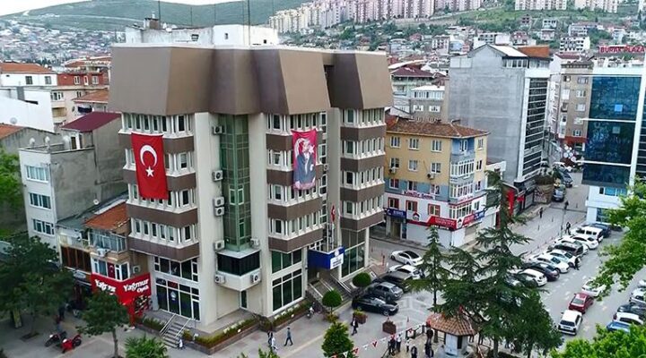 Orhangazi’de Tartışma Yaratan Bekleyiş: Demokrat Parti’den Sert Tepki