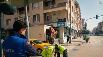 Gemlik’te Kaldırım İşgali Alarmı: “Şehir Yayaların mı, Araçların mı?”