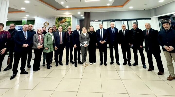 Dikkatleri Üstüne Çeken Buluşma!