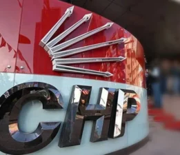 CHP’Lİ ERDOĞAN KAÇAR’DAN BURSA İL DİSİPLİN KURULU BAŞKANI’NA SERT ÇIKIŞ: “PARTİ İRADESİNE PARMAK SALLAMAK DİSİPLİN DEĞİL, HADDİNİ AŞMAKTIR!”