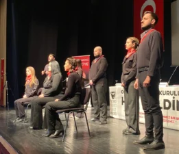 “Vatan Bir Bütündür, Bölünmez” Sloganı Salonu Doldurdu