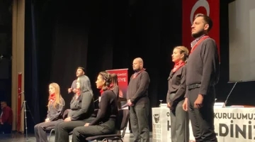 “Vatan Bir Bütündür, Bölünmez” Sloganı Salonu Doldurdu