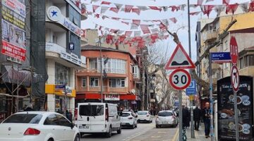 “Yanlış Otopark Uygulaması İlçeyi Kilitledi”