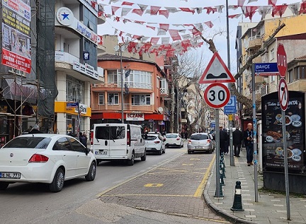 “Yanlış Otopark Uygulaması İlçeyi Kilitledi”