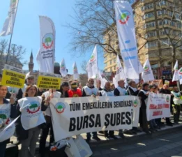 Bursa’da Emekliler Meydana İniyor