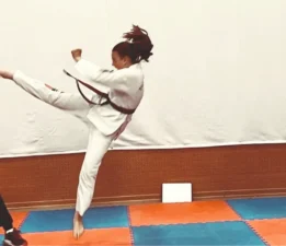 Simav Güney’de Spor Hamlesi: Tekvando Kurslarıyla Yeni Nesil Yetişiyor