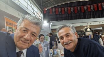 Atilla Güney ve Mustafa Balbay Bursa TÜYAP Kitap Fuarı’nda Bir Araya Geldi