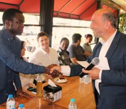 Bursalı Marketçilerden Üniversitelilere Destek