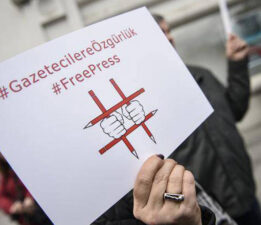 “Türkiye’de Basın Özgürlüğü Ciddi Gerileme Yaşıyor”