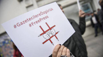 “Türkiye’de Basın Özgürlüğü Ciddi Gerileme Yaşıyor”