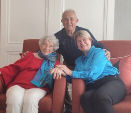 101 Yaşındaki Öğretmen, Çocukların Hayallerini Uçurdu
