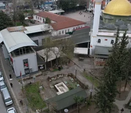 İhsaniye Merkez Camii Çevresinde Meydan Yenileme Çalışmaları Başladı: Vatandaş Beklentisi ve Zorluklar Bir Arada