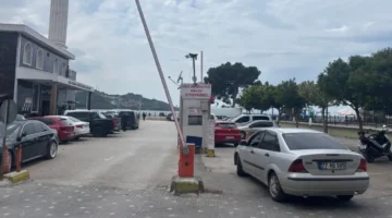 Gemlik Sahil Parkı Otoparkındaki Kaos İsyanı: “Bir Otoparka Görevli Koyamayanlar Gemlik’i Nasıl Yönetecek?”