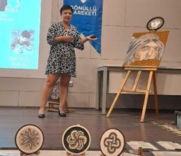 Sanatın taşlara işlediği iyilik: Gönüllü Hareketi’nde “Mozaik Söyleşisi”