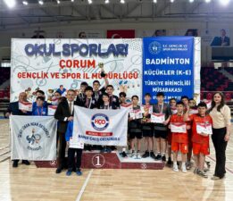 Hamdi Çalış Ortaokulu Badminton Takımları Türkiye Şampiyonasında Fark Yaratıyor