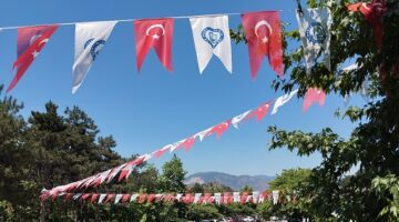 Bursa Ardahan Göle Dedeşen Köyü Derneği’nin Geleneksel Bayram Pikniğine Yoğun Katılım