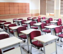 Liseler Sadece Kağıttan Bir Diploma Veriyor!