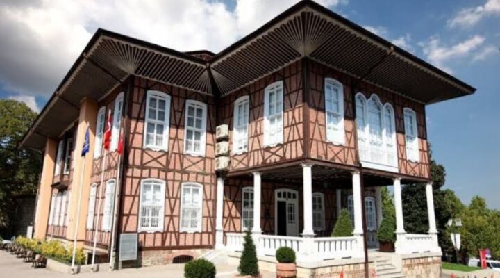 “Demokrasi Adına Figüran Olmayacağım” Diyerek Çekildi