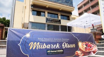 Tavşanlı’da Geleneksel Aşure Günü’ne Yoğun İlgi: 20 Bin Kişiye Aşure İkram Edildi