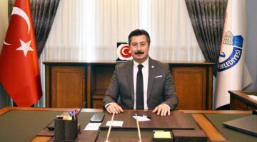 Kapalı Kapılar Ardında Kimlerle…