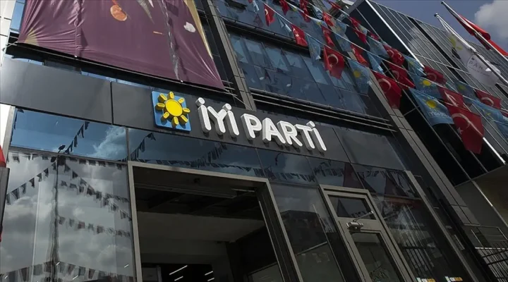 İYİ Parti’de İstifalar Tartışması: “Herkes Uyanık Olsun ve Sağlam Dursun” Çağrısı