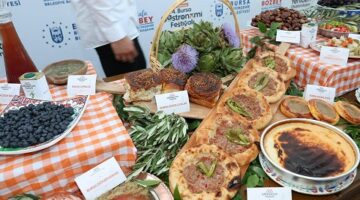 Milli Yol Partisi Bursa Teşkilatı Gastronomi Festivalinde Vatandaşlarla Buluştu