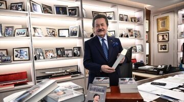 Emeklilerden Cavit Çağlar’a Vefa: “Yüz Binlerce Kişinin Yuvasında Emeği Var”