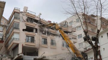 “Vatandaş Kurumlar Arasındaki Çelişkinin Ortasında Kalıyor”