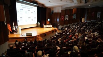 Bursa’da Anne Sütü Sempozyumuna Yoğun İlgi: Yaklaşık 500 Katılımcı Bir Araya Geldi
